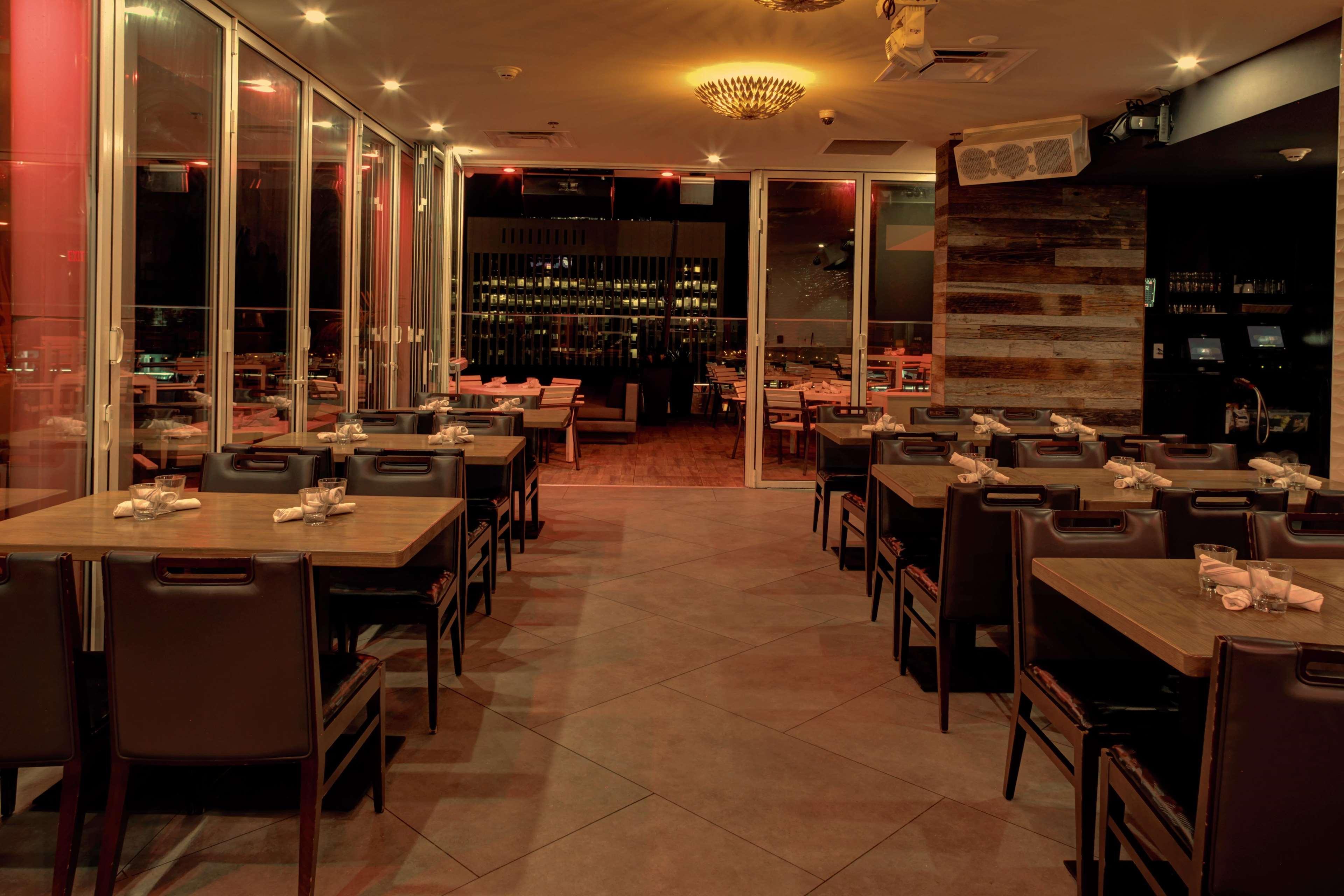Hotel Hampton & - - Downtown, Va